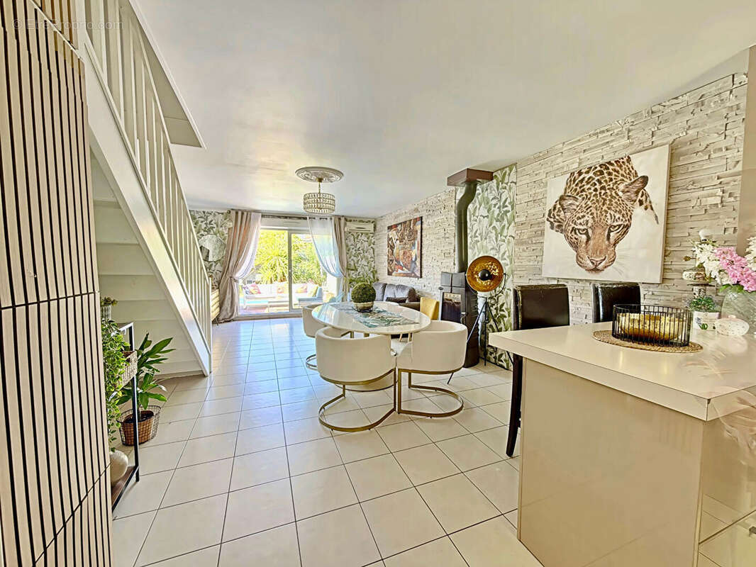 Maison à ROQUEBRUNE-SUR-ARGENS