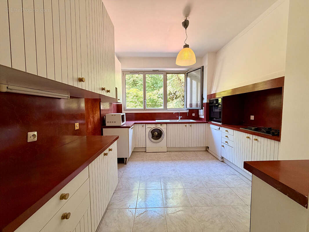 Appartement familial / LE MESNIL LE ROI - 5 pièce(s) - 122 m2 - photo 3