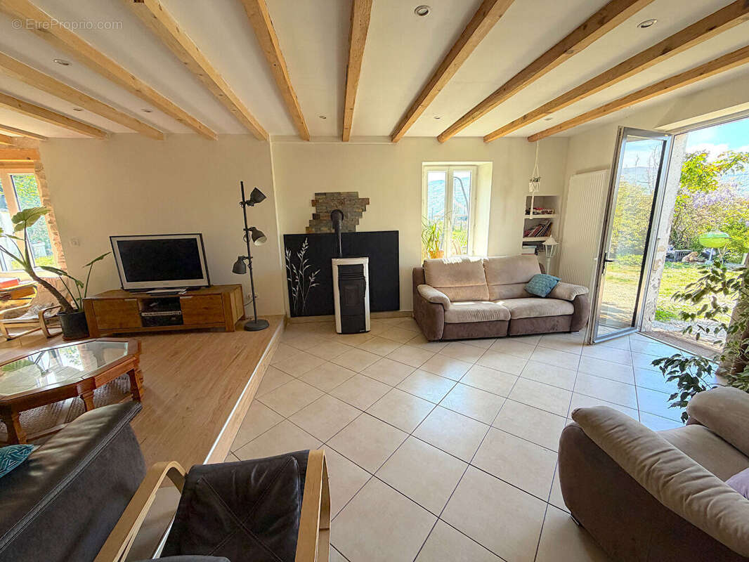 Maison à CHALLONGES