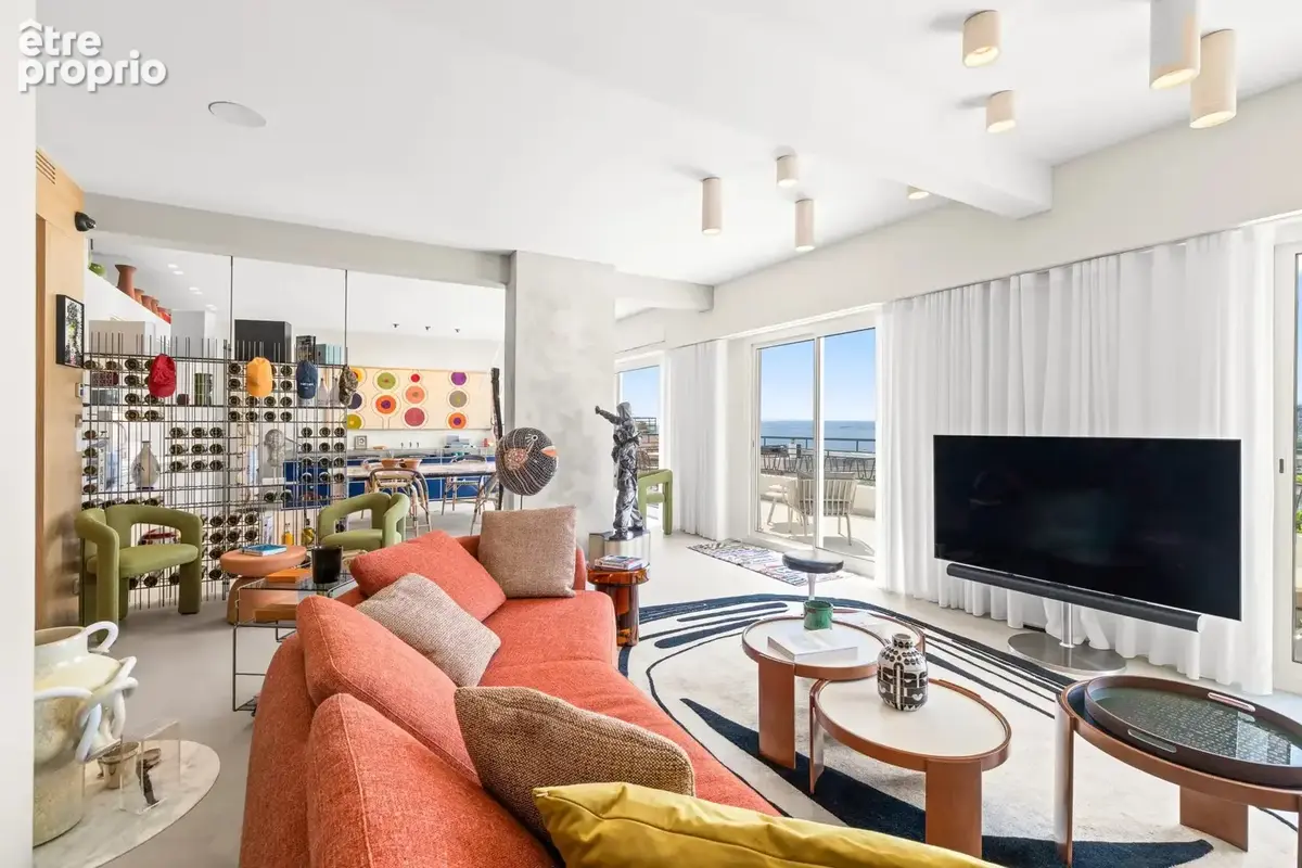 Nice - Le Port - Appartement 3 pièces d’exception entièrement rénové avec terrasse panoramique et vue mer - photo 8