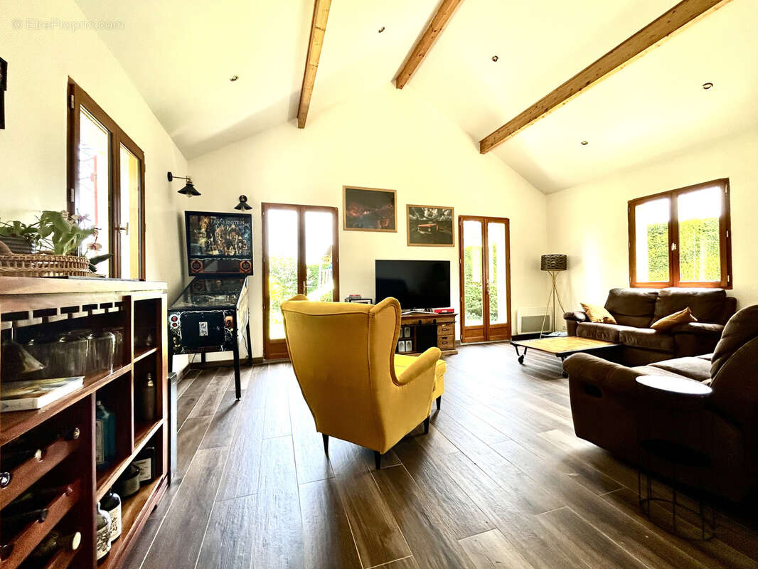 Maison à CRECY-LA-CHAPELLE