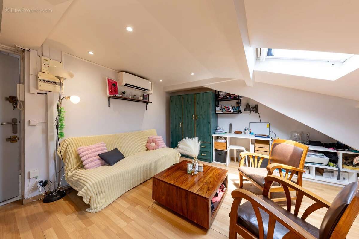 Beau studio en dernier etage. liberation. - photo 2