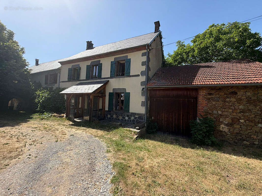 Ensemble immobilier de caractère avec revenus locatifs ? Combrailles - photo 2