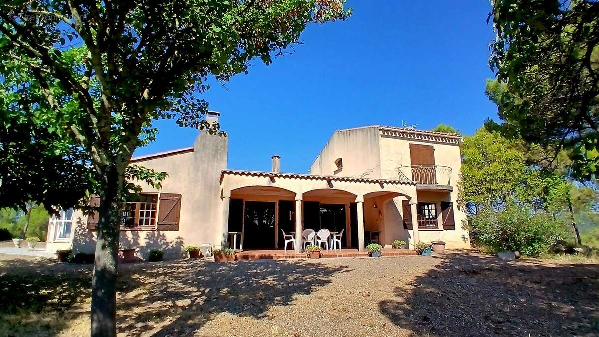 Villa unique de 220 m² habitables sur un terrain de 11651 m² - photo 8