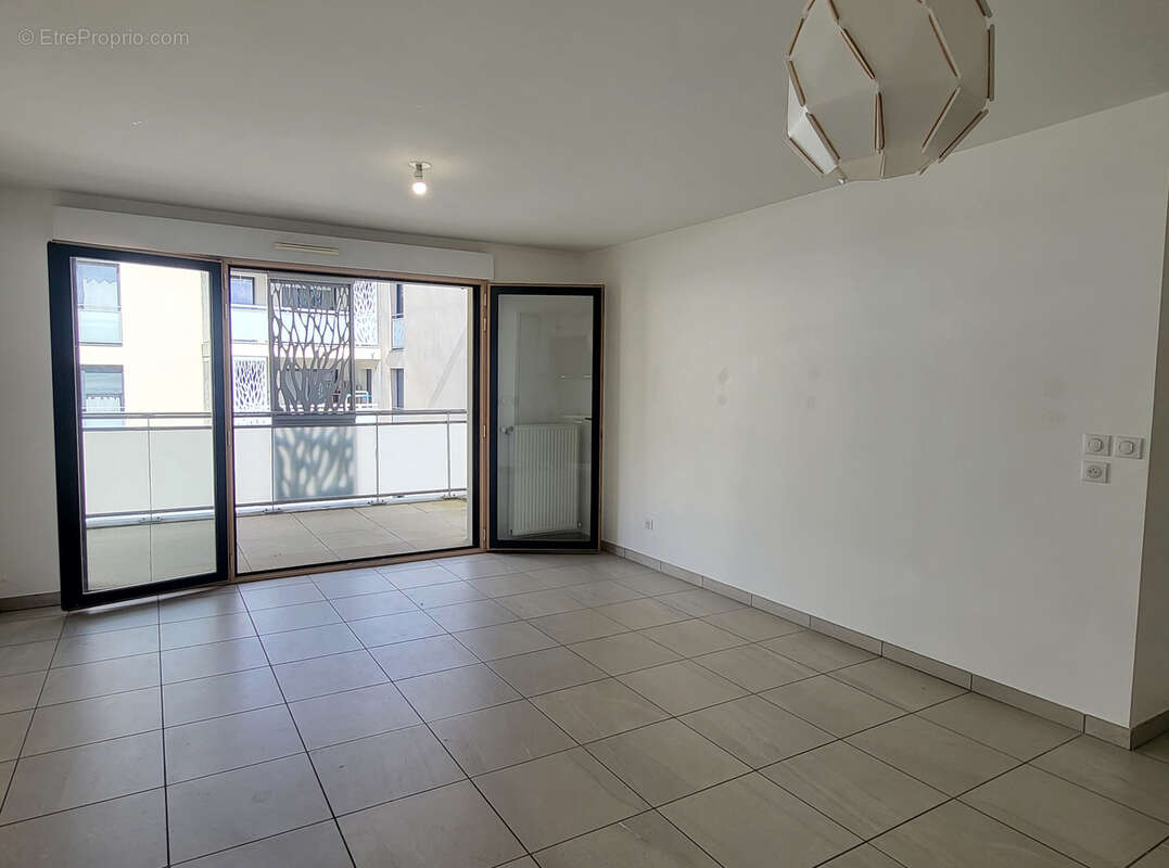 Appartement à NEUVILLE-SUR-SAONE