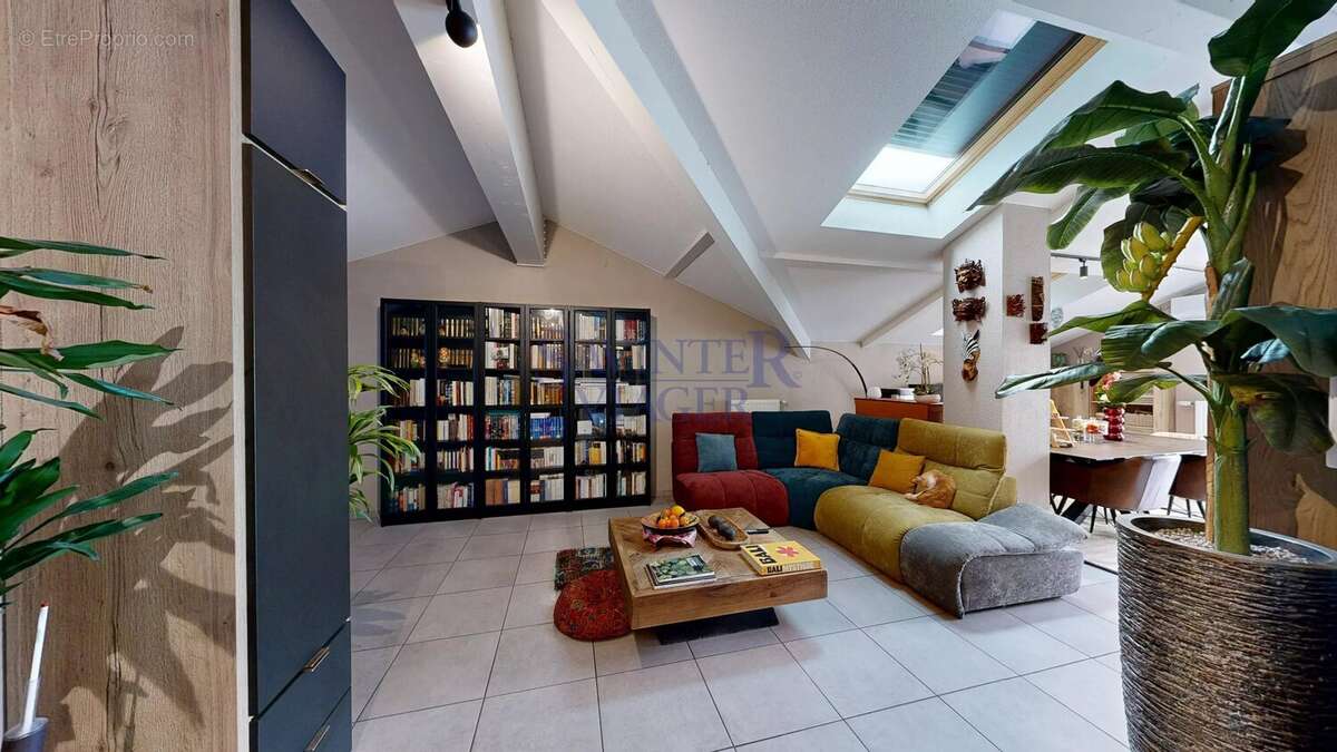 Attique T5 en duplex avec grandes terrasses et 2 garages – Bonneville- libre de suite - photo 9