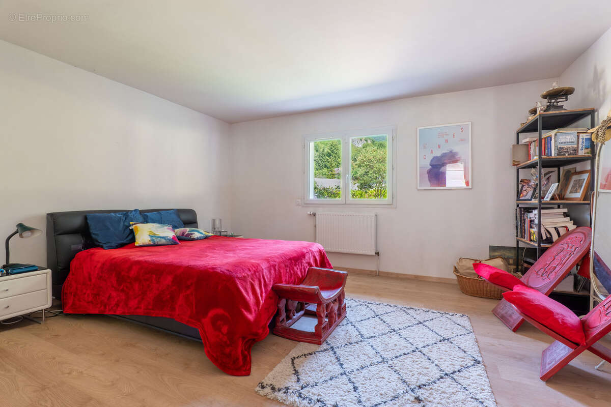 Exclusivité à Chambéry : Maison d'architecte de 225,21 m2 - photo 6