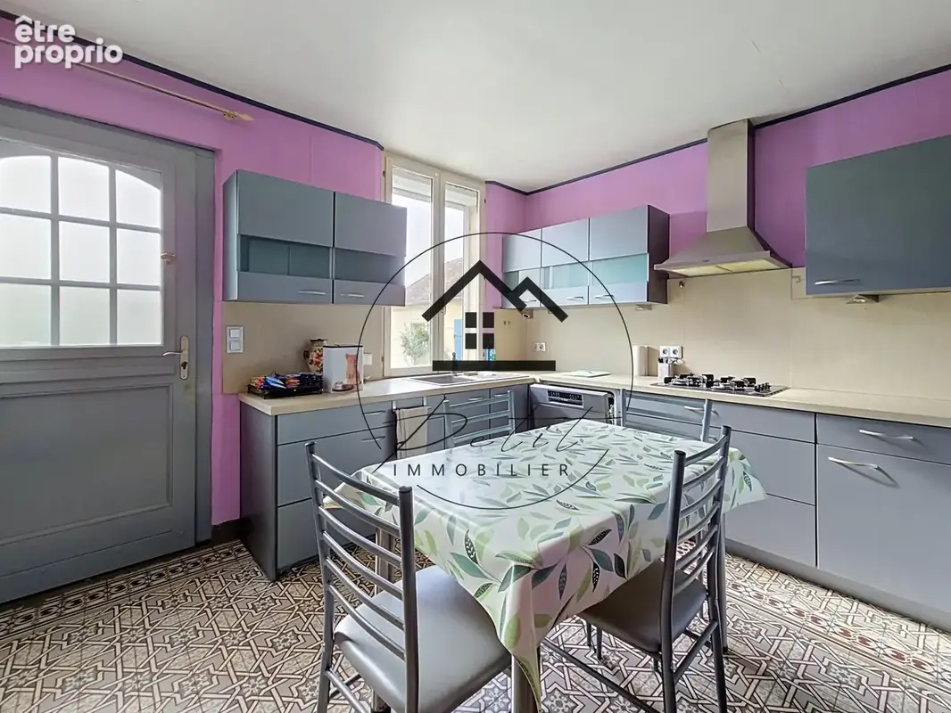 Maison 5 chambres, jardin 598 m2, garage et dépendances - ANGY - photo 2