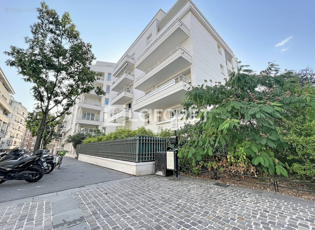 Appartement à COURBEVOIE