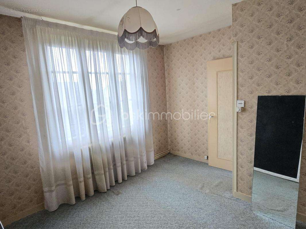 Maison à VARENNES-VAUZELLES