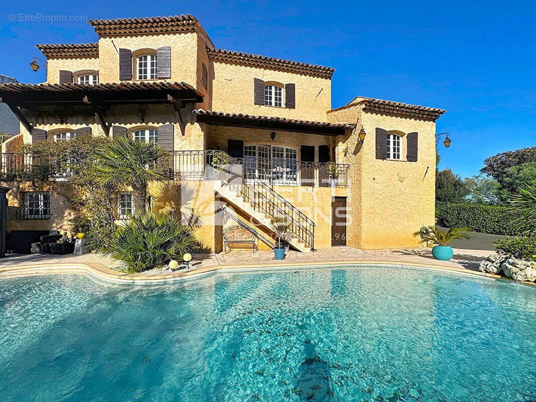 Maison à MANDELIEU-LA-NAPOULE