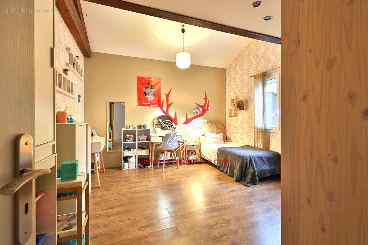Maison récente 174m² avec piscine et nombreuses dépendances - Heyrieux - photo 6