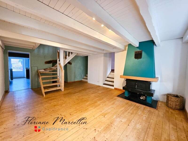 Appartement à PERS-JUSSY