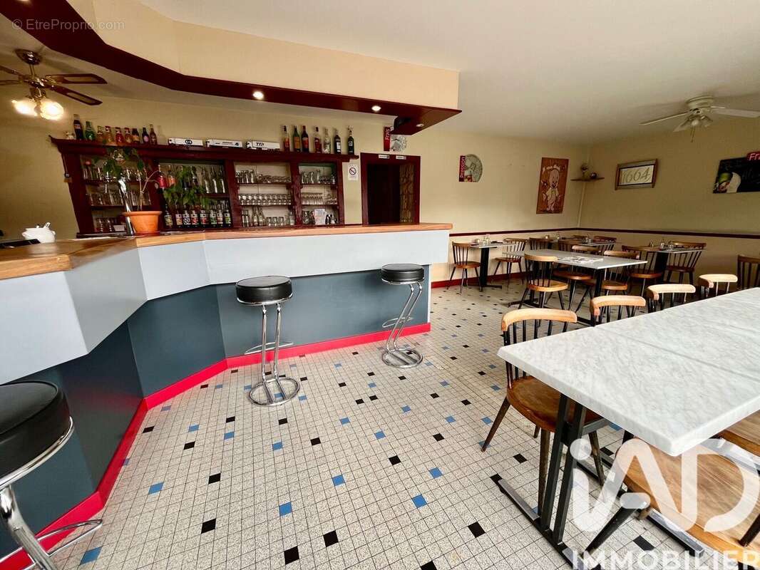 Appartement 288 m² à Fleure  - photo 2
