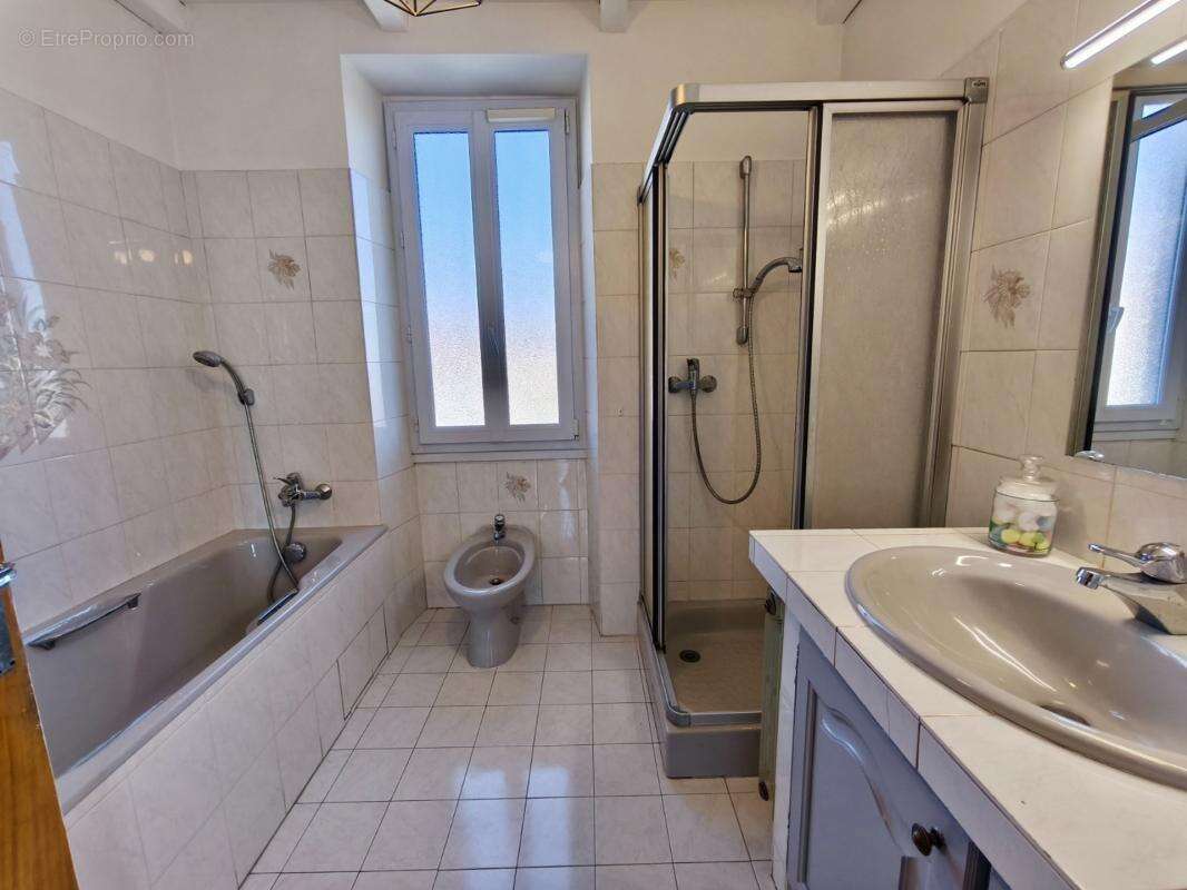 Maison à SAINT-LAURENT-DU-VAR