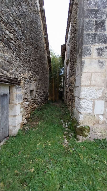 Autre à CERCLES