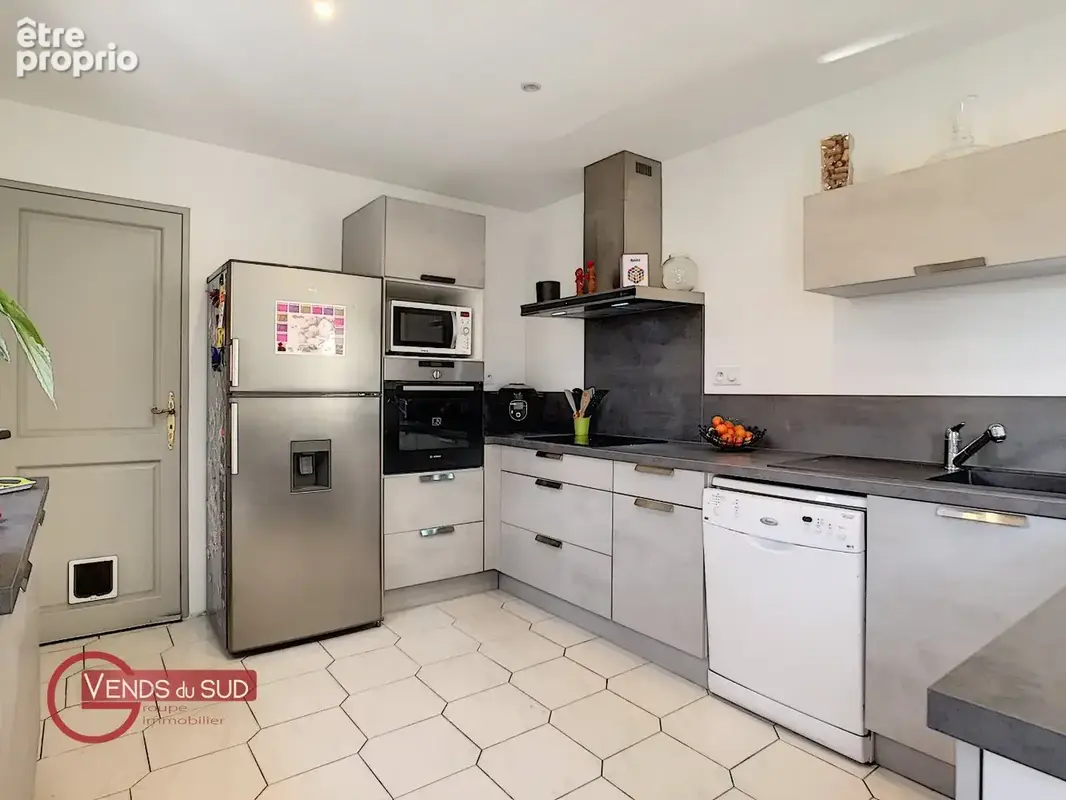 Béziers proche du quartier des Peintres maison  Type 4 mitoyenne d'un côté par le garage. - photo 5