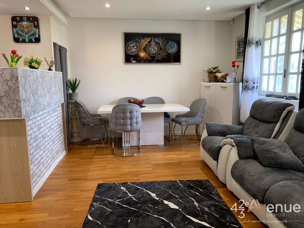 Appartement 102 m² à Andrezieux-Boutheon  - photo 4