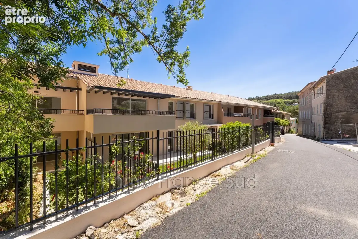 Photo Appartement à La Garde-Freinet au prix de 284 000€
