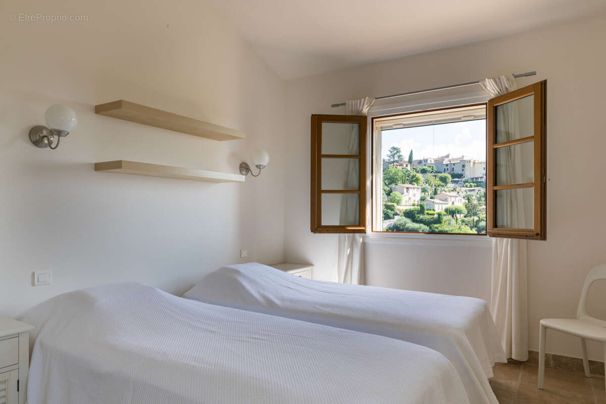 Maison à CHATEAUNEUF-GRASSE