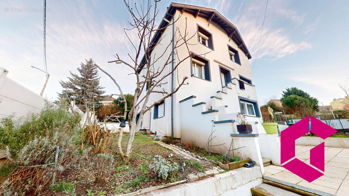 Maison à LA RICAMARIE