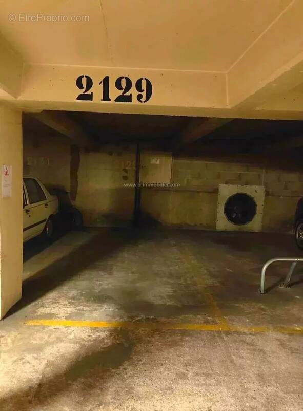 Parking à PARIS-11E