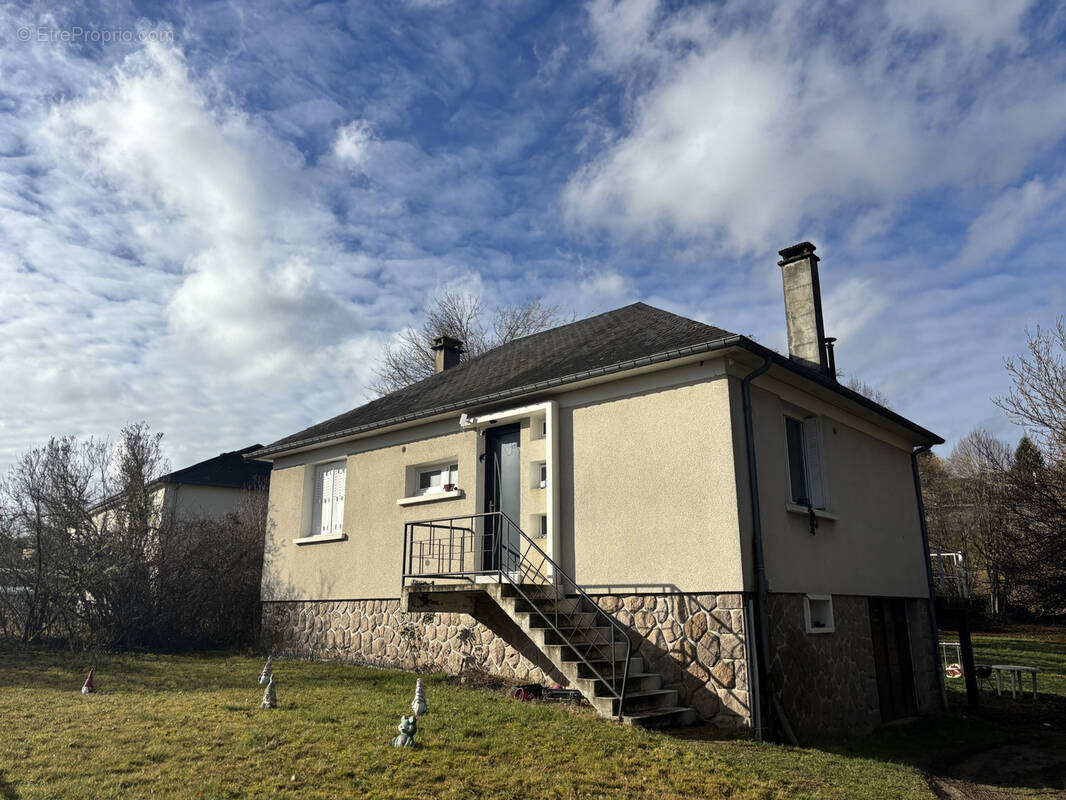 Maison à MEYMAC