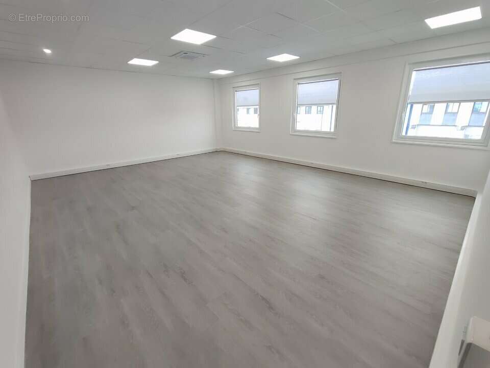 Commerce à SAINT-QUENTIN-FALLAVIER