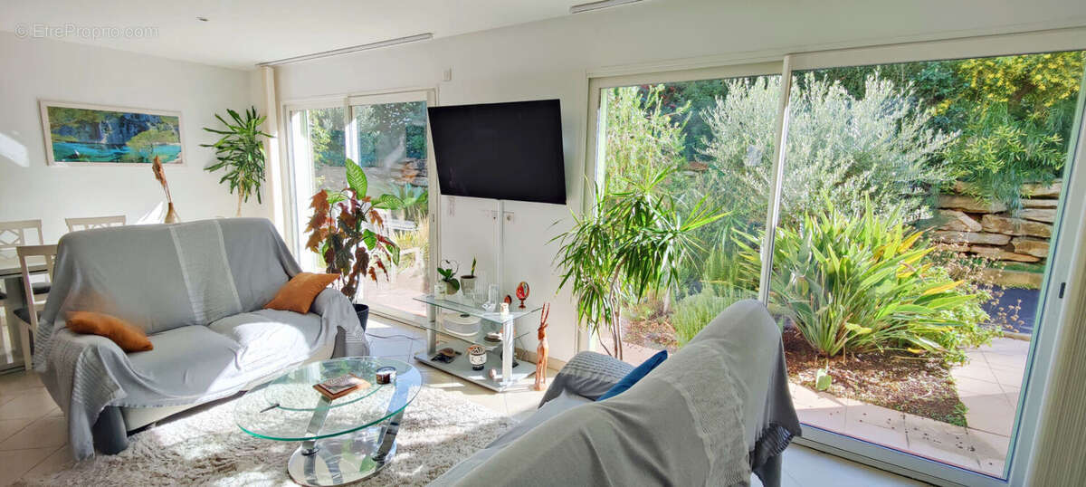 Maison à SAINT-CYR-SUR-MER