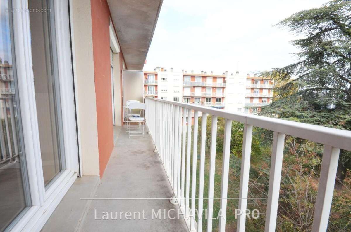 Bel appartement traversant de 55m2 avec loggia terrasse cave et garage - photo 3