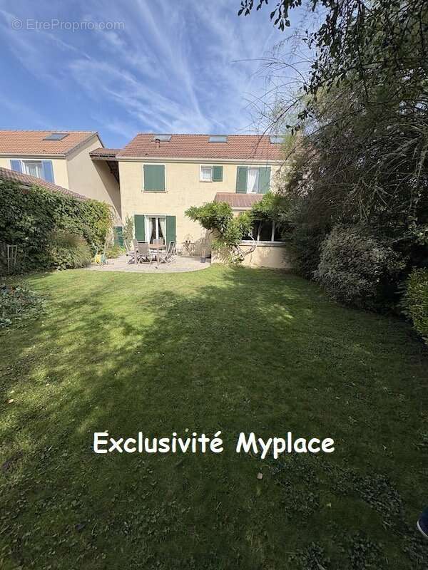 Maison à BUC