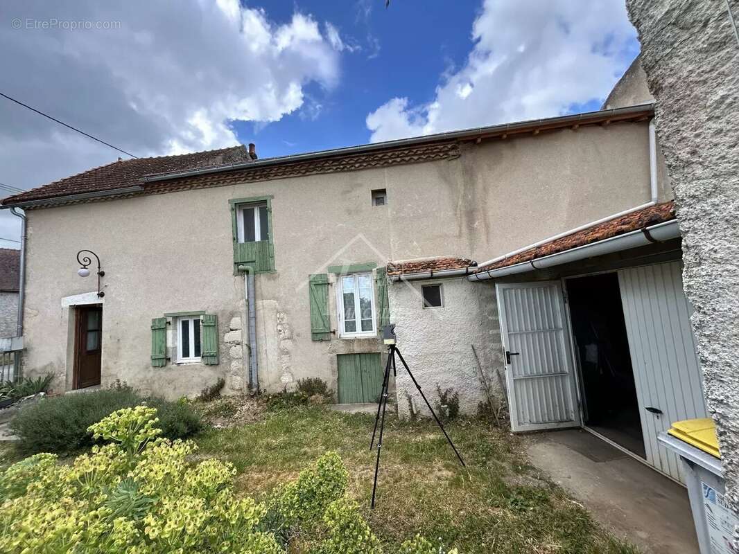 Maison à BELLENAVES