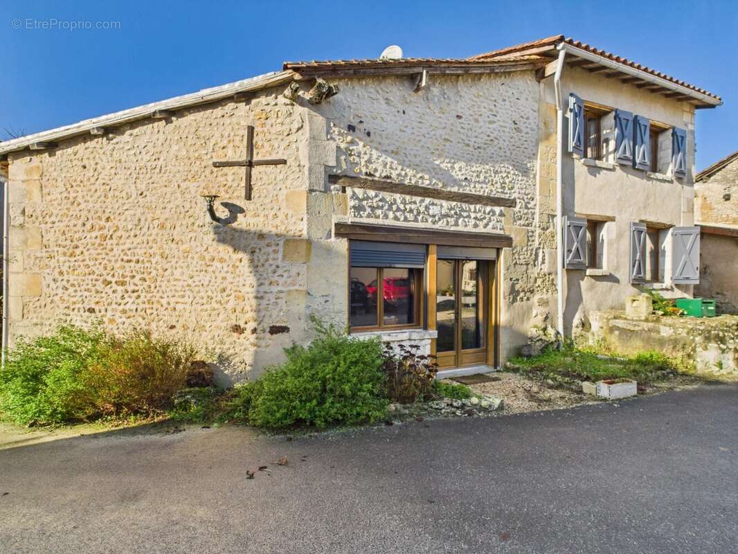 Maison à AUBETERRE-SUR-DRONNE