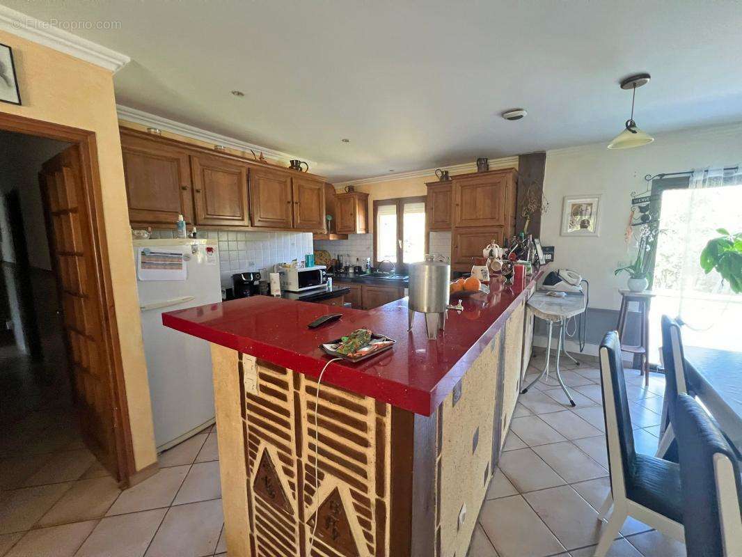 Maison à EGLISE-NEUVE-DE-VERGT