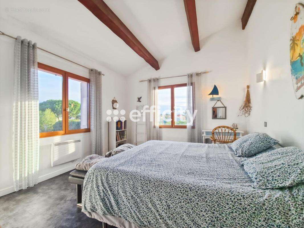 Maison à PORT-DES-BARQUES