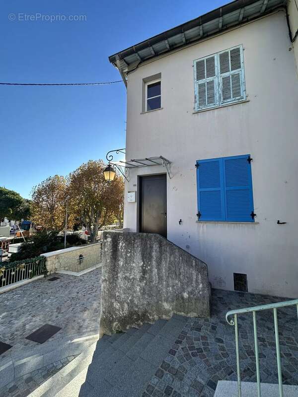 Maison à SAINT-LAURENT-DU-VAR