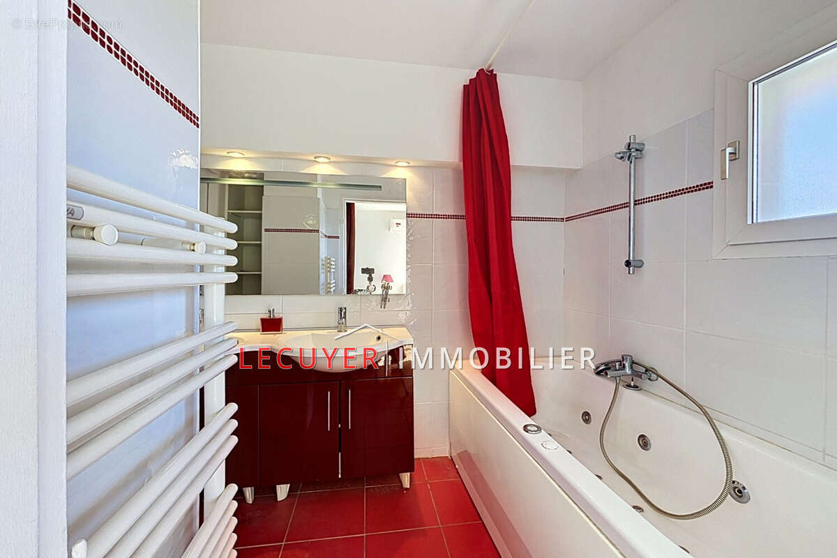 Appartement à VALLAURIS