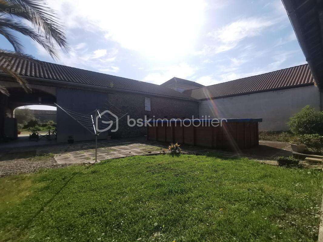 Maison à LABATUT-RIVIERE