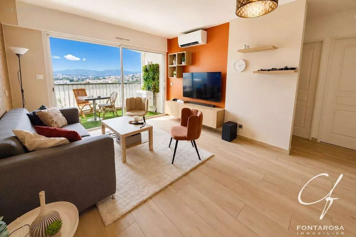 Saint-Raphaël – Appartement 2 pièces rénové avec terrasse, vue dégagée, parking et cave — vendu loué - photo 4
