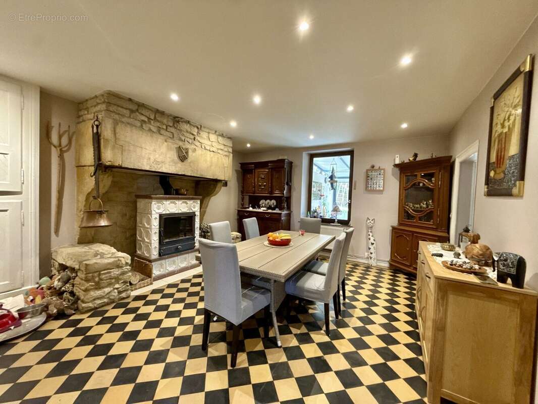Maison à SERROUVILLE
