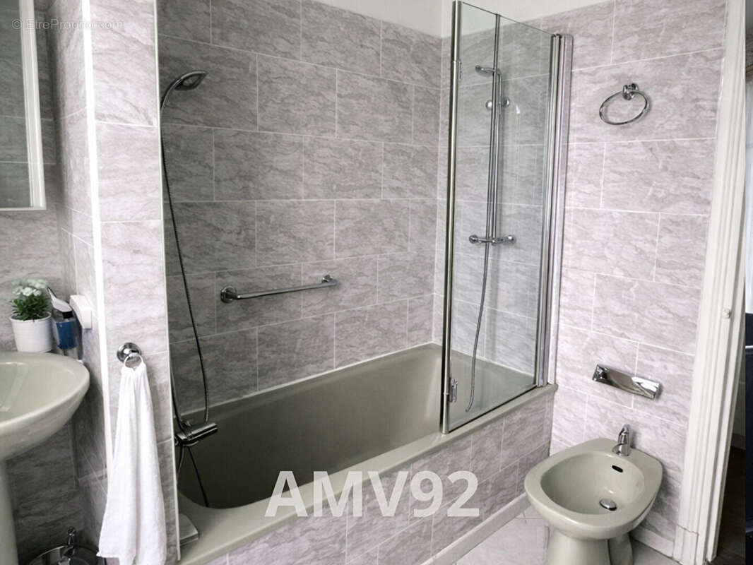 Appartement à COURBEVOIE