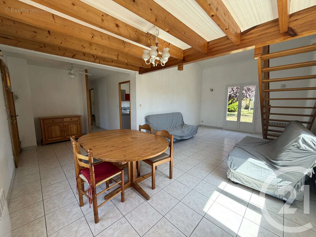 Maison 86 m² à Saint-Sulpice-De-Royan  - photo 4
