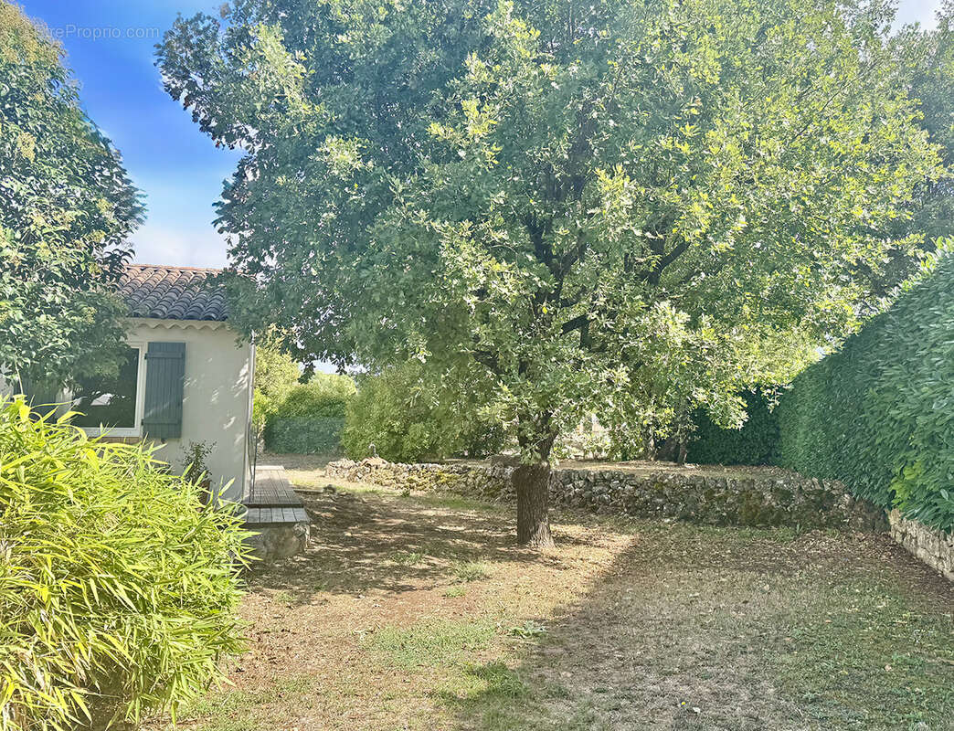 Maison à SAINT-CEZAIRE-SUR-SIAGNE