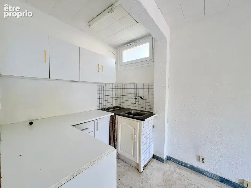 Grand studio avec balcon, cave et stationnement - photo 6