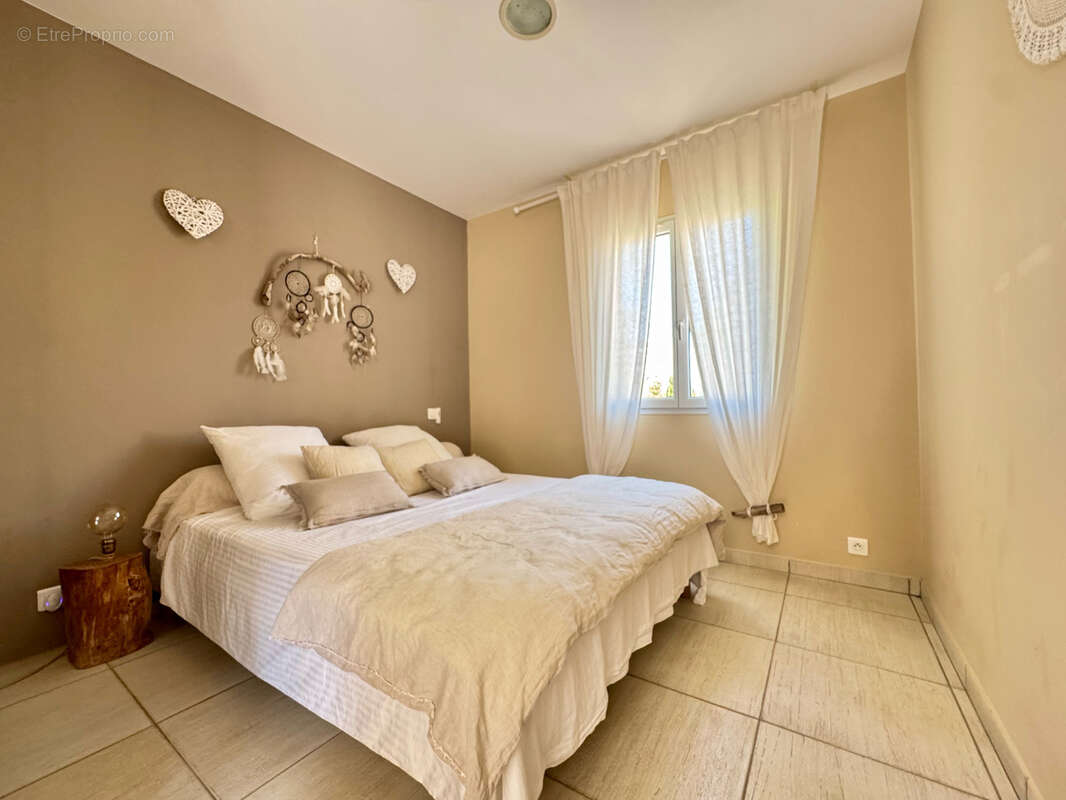 Maison à VAILHAUQUES