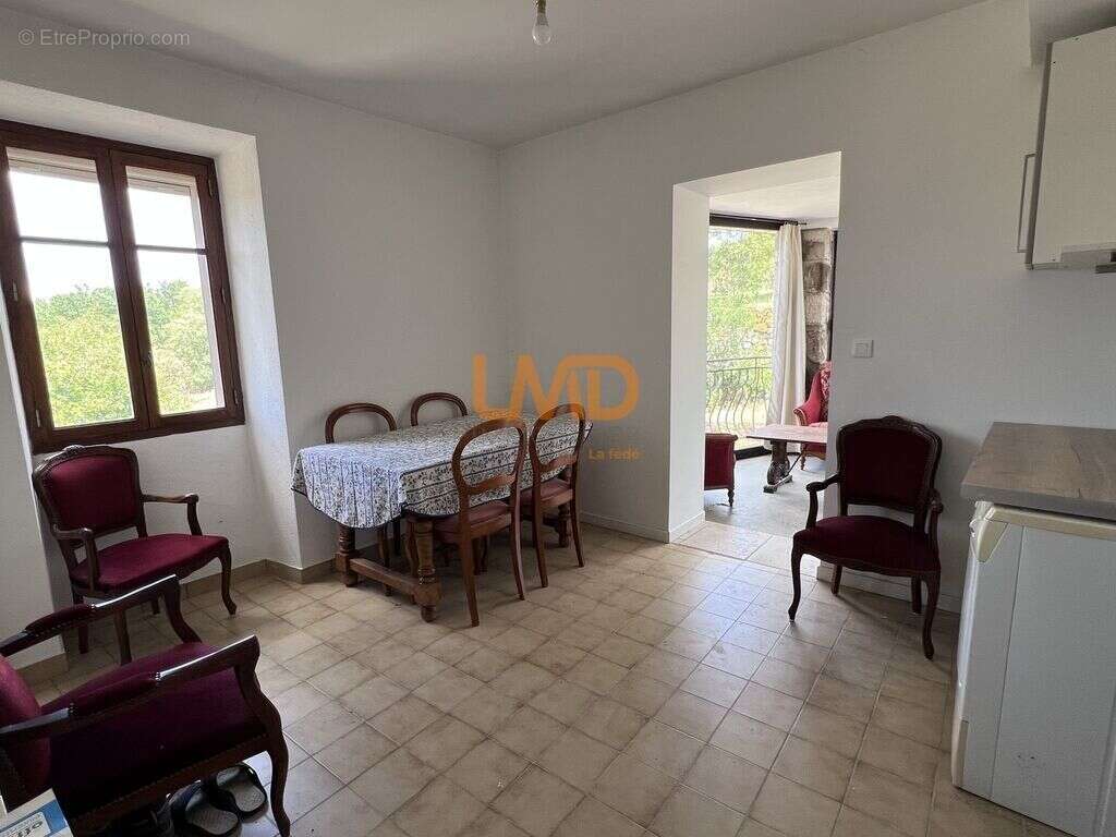 Bâtisse en pierre, fort potentiel - photo 25