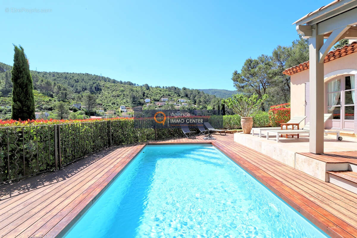 Maison à SOLLIES-TOUCAS