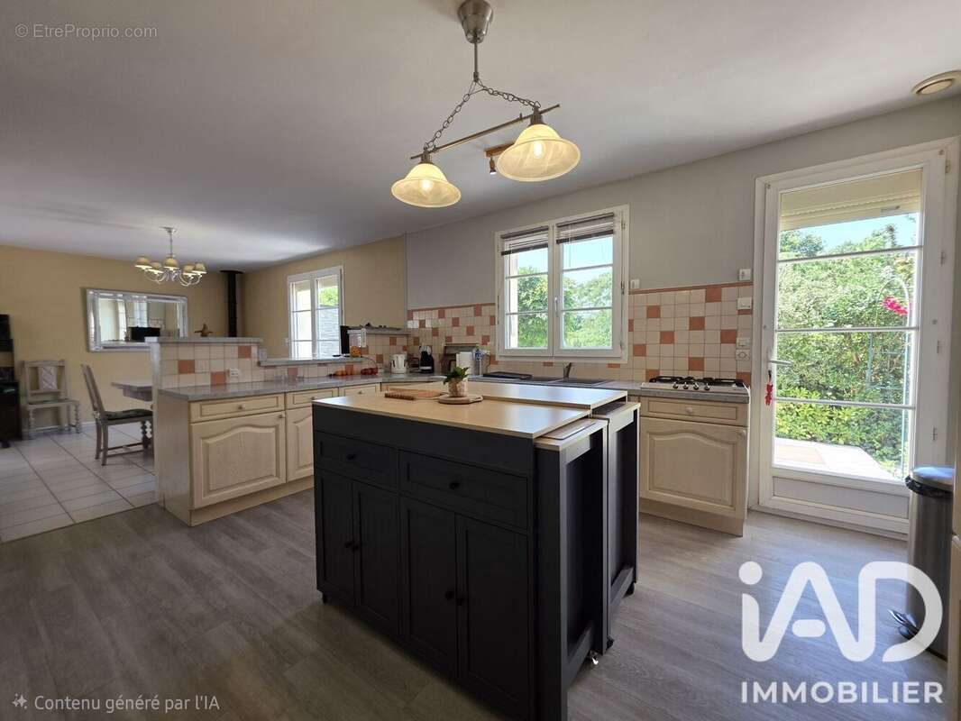 Maison 120 m² à Saint-Etienne-De-Chigny  - photo 4