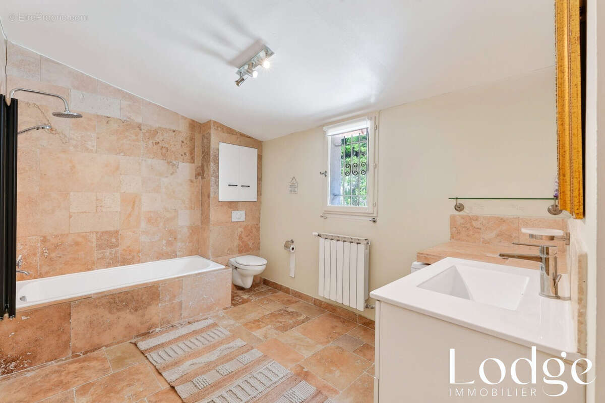 Maison 295 m² à Vauvenargues  - photo 8