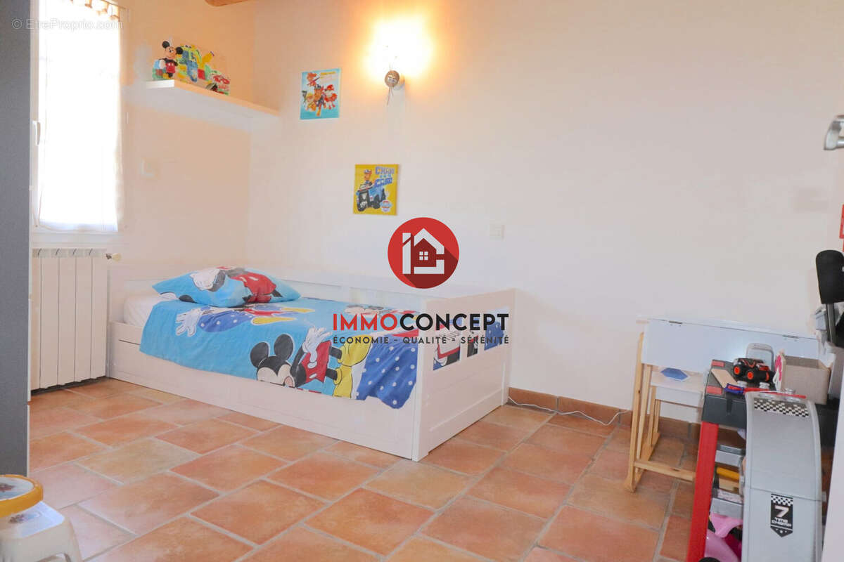 Appartement à BAGNOLS-SUR-CEZE